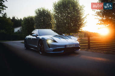 Седан Porsche Taycan 2020 в 