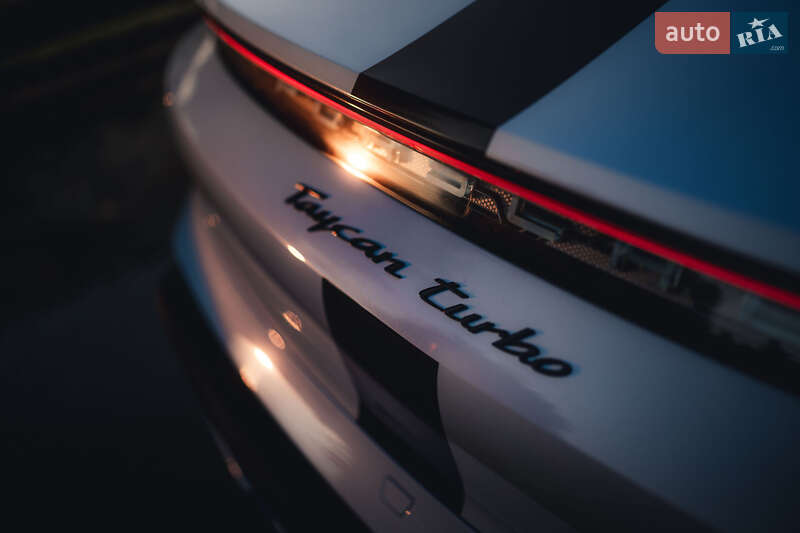 Седан Porsche Taycan 2020 в Полтаве