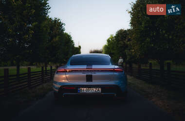 Седан Porsche Taycan 2020 в 