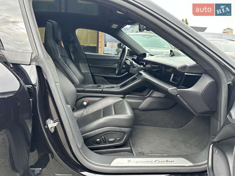 Седан Porsche Taycan 2019 в Києві