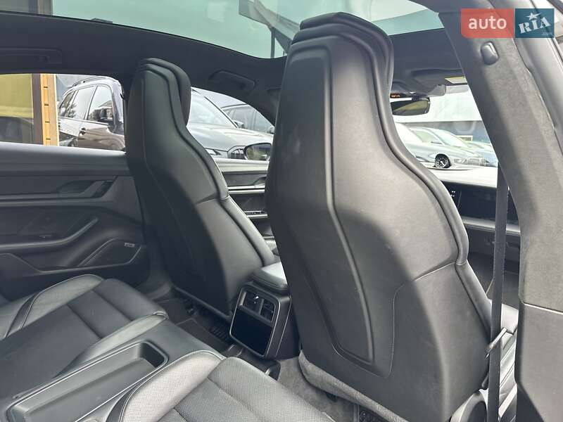 Седан Porsche Taycan 2019 в Києві