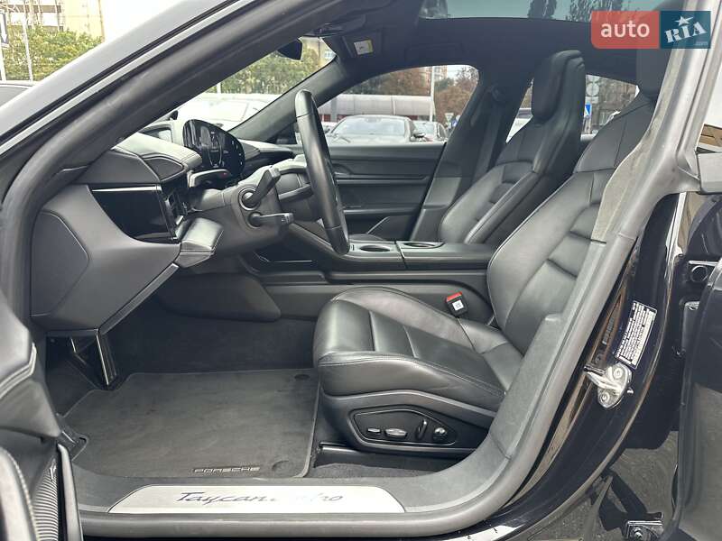 Седан Porsche Taycan 2019 в Києві