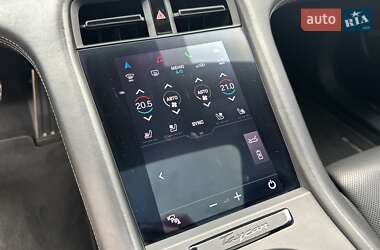 Седан Porsche Taycan 2019 в 