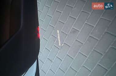Седан Porsche Taycan 2021 в 