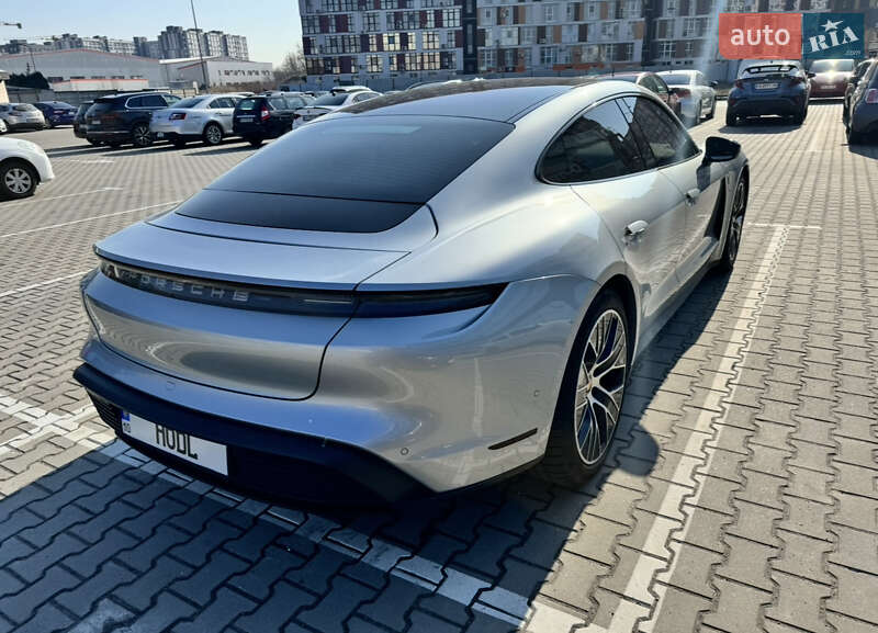 Седан Porsche Taycan 2020 в Киеве