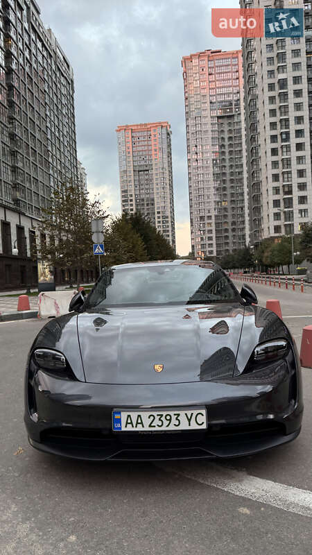 Седан Porsche Taycan 2021 в Киеве
