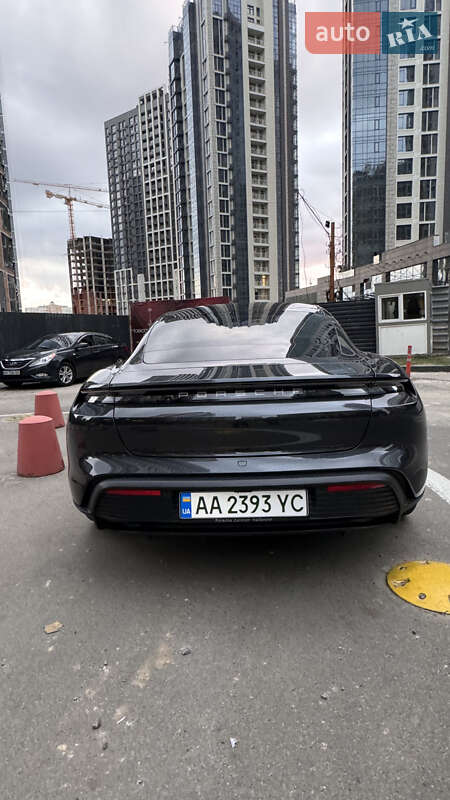 Седан Porsche Taycan 2021 в Киеве
