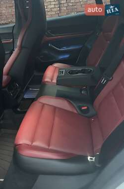 Седан Porsche Taycan 2021 в 