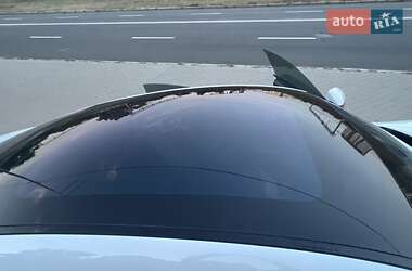 Седан Porsche Taycan 2021 в 