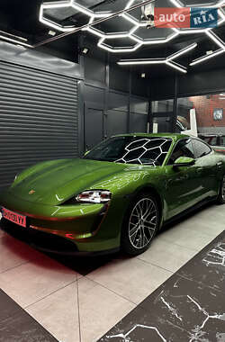 Седан Porsche Taycan 2021 в 