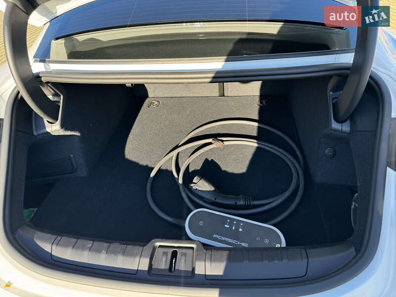 Седан Porsche Taycan 2021 в Одессе