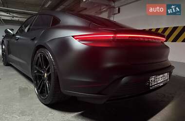 Седан Porsche Taycan 2022 в Киеве