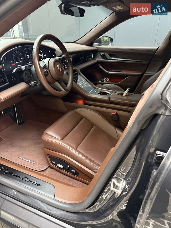 Седан Porsche Taycan 2020 в Львове