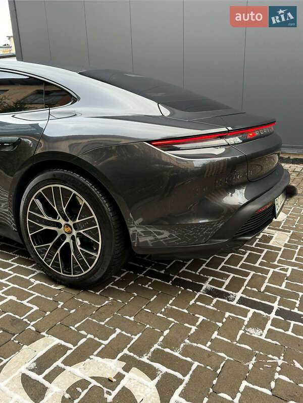 Седан Porsche Taycan 2020 в Львове