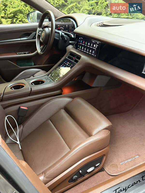 Седан Porsche Taycan 2020 в Львове