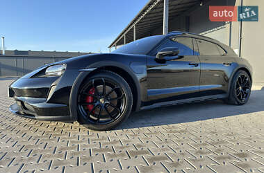 Седан Porsche Taycan 2022 в 
