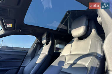 Седан Porsche Taycan 2022 в 