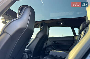 Седан Porsche Taycan 2022 в 