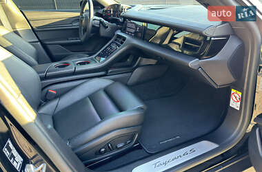 Седан Porsche Taycan 2022 в 