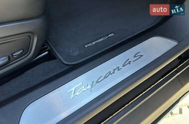 Седан Porsche Taycan 2022 в 