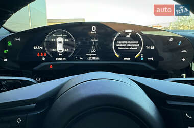 Седан Porsche Taycan 2022 в 