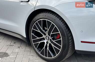 Седан Porsche Taycan 2020 в 