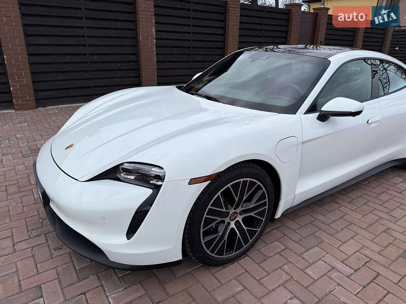 Седан Porsche Taycan 2021 в Києві