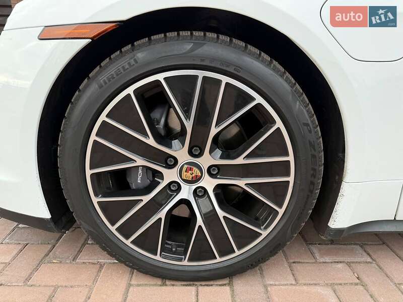 Седан Porsche Taycan 2021 в Києві