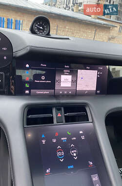 Седан Porsche Taycan 2021 в 