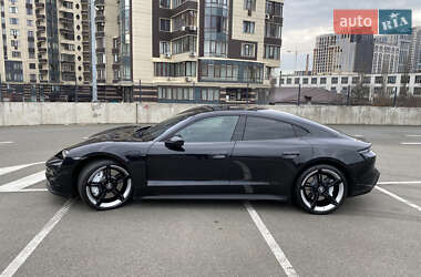 Седан Porsche Taycan 2021 в 