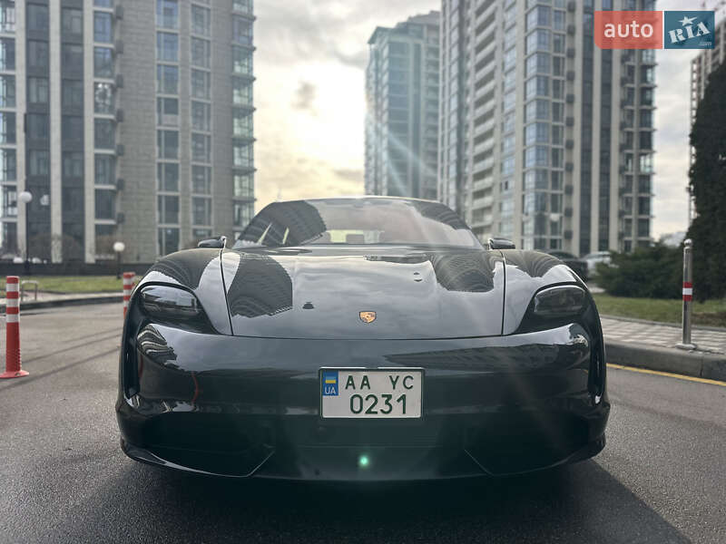 Седан Porsche Taycan 2021 в Киеве