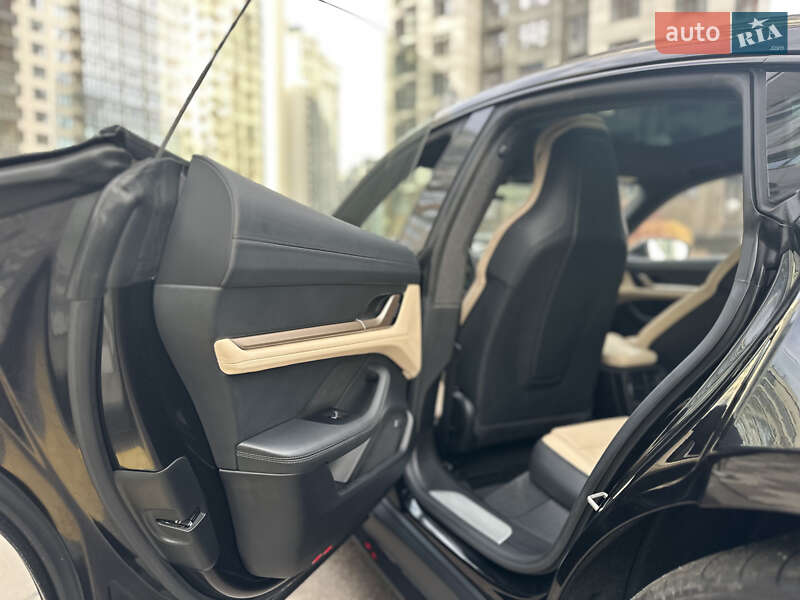Седан Porsche Taycan 2021 в Киеве