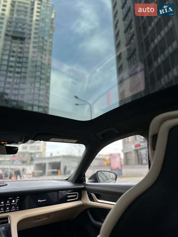 Седан Porsche Taycan 2021 в Киеве