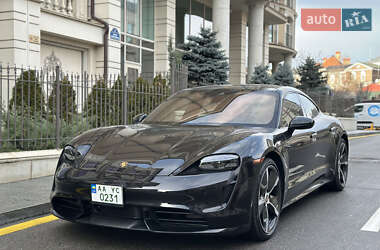 Седан Porsche Taycan 2021 в Киеве