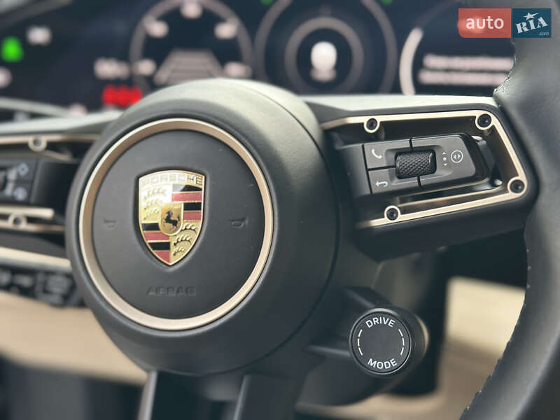 Седан Porsche Taycan 2021 в Киеве