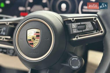 Седан Porsche Taycan 2021 в 