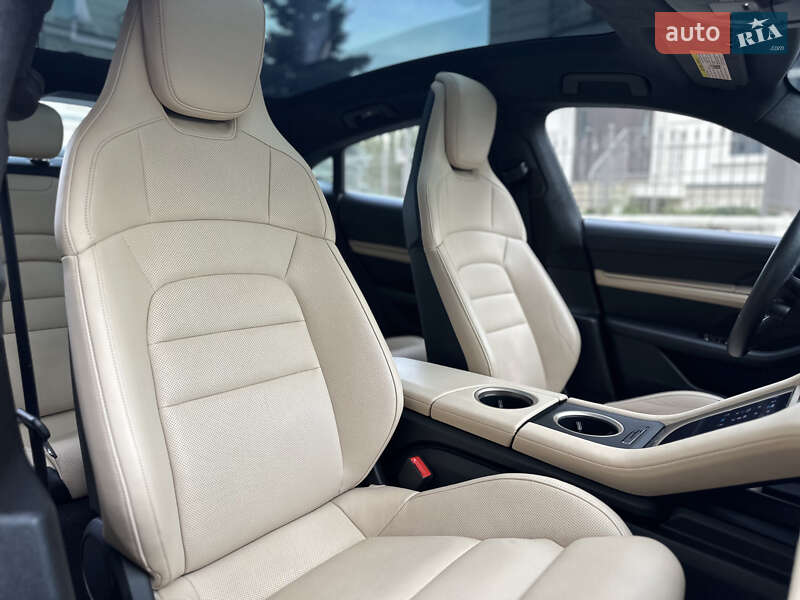 Седан Porsche Taycan 2021 в Киеве