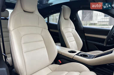 Седан Porsche Taycan 2021 в 