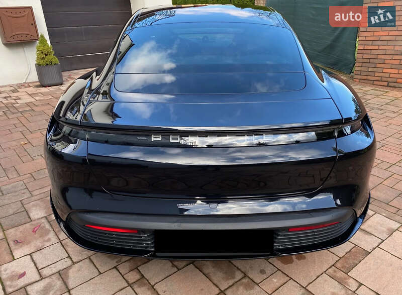 Седан Porsche Taycan 2021 в Львове