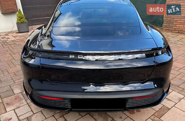 Седан Porsche Taycan 2021 в 