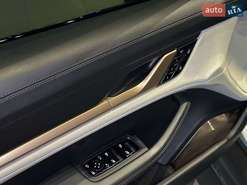 Седан Porsche Taycan 2021 в Одессе