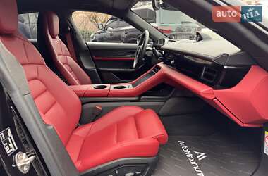 Седан Porsche Taycan 2022 в 