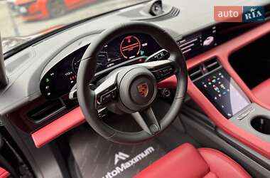 Седан Porsche Taycan 2022 в 