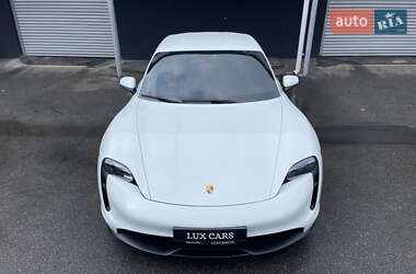 Седан Porsche Taycan 2021 в 
