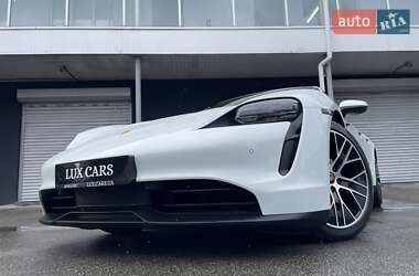 Седан Porsche Taycan 2021 в 
