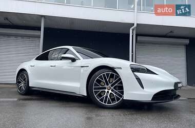 Седан Porsche Taycan 2021 в 