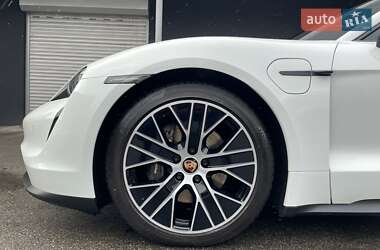 Седан Porsche Taycan 2021 в 