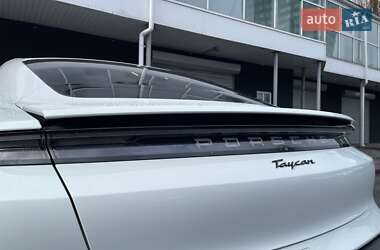 Седан Porsche Taycan 2021 в 