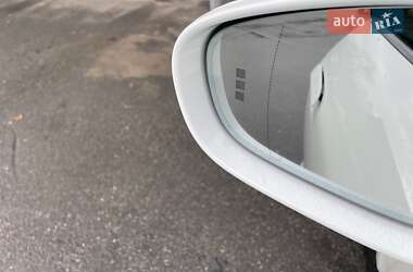 Седан Porsche Taycan 2021 в 