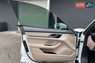 Седан Porsche Taycan 2021 в 